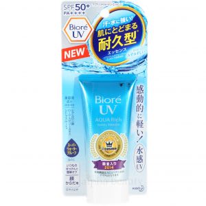 Biore UV Aqua Rich Watery Essence SPF 50 Mengandung bahan alami dan SPF 50