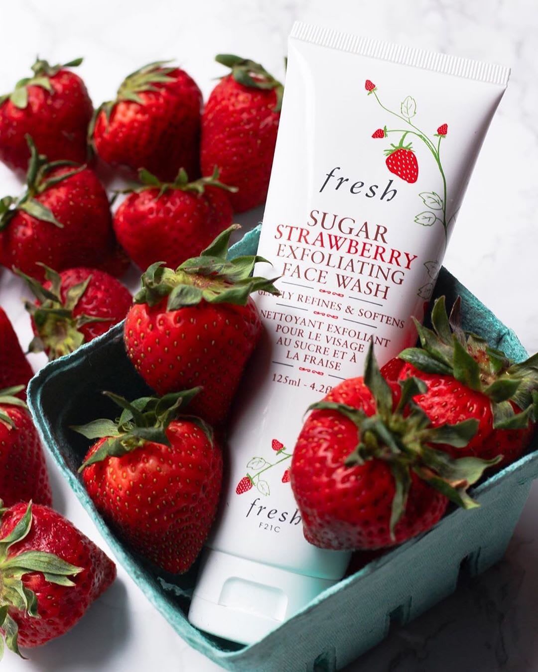 Fresh Sugar Strawberry Exfoliating Face Wash1.jpg