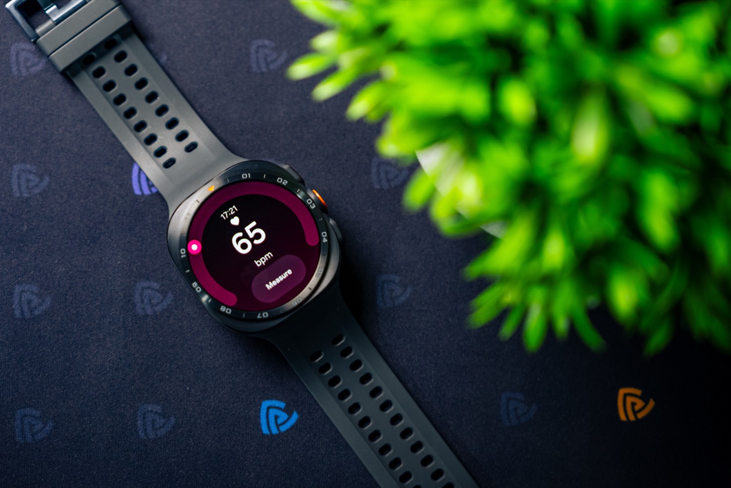 The Samsung Galaxy Watch Ultra 2 displaying a heart rate reading of 65 bpm The Samsung Galaxy Watch Ultra 2 displaying a heart rate reading of 65 bpm