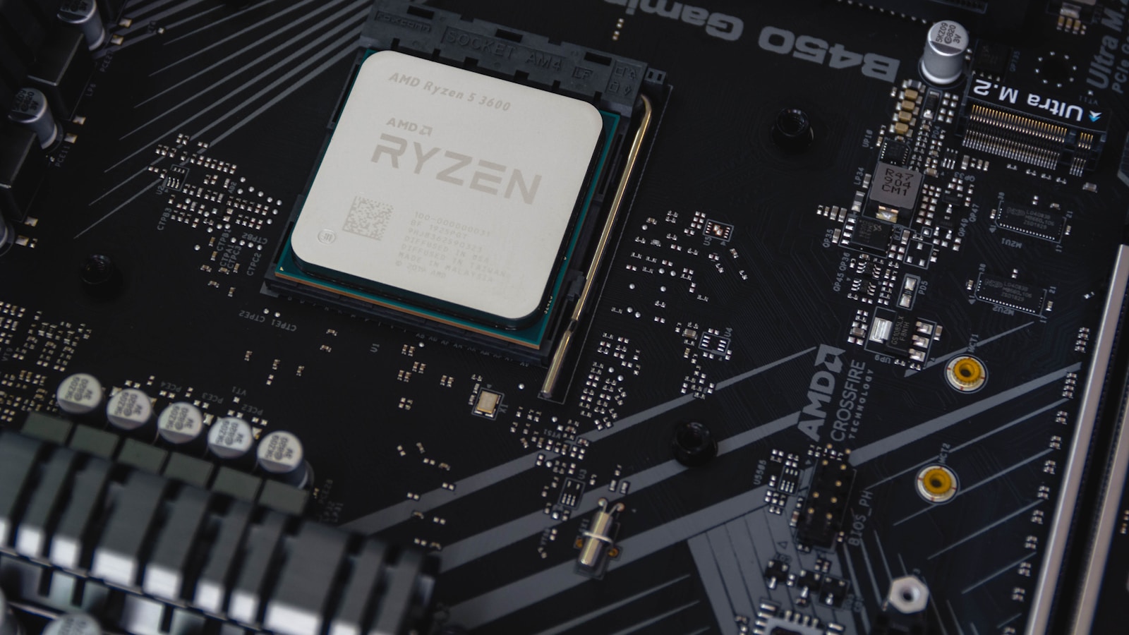 AMD Debuts 6 Ryzen AI Systems and a Desk AI Workstation