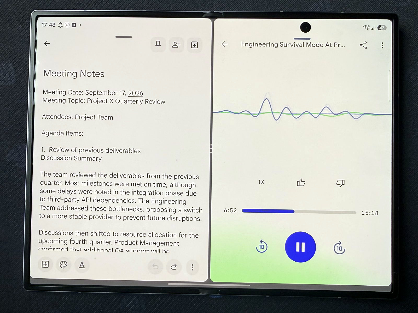 Gemini Notebook Audio Overview playing beside meeting notes on the Galaxy Z Fold8