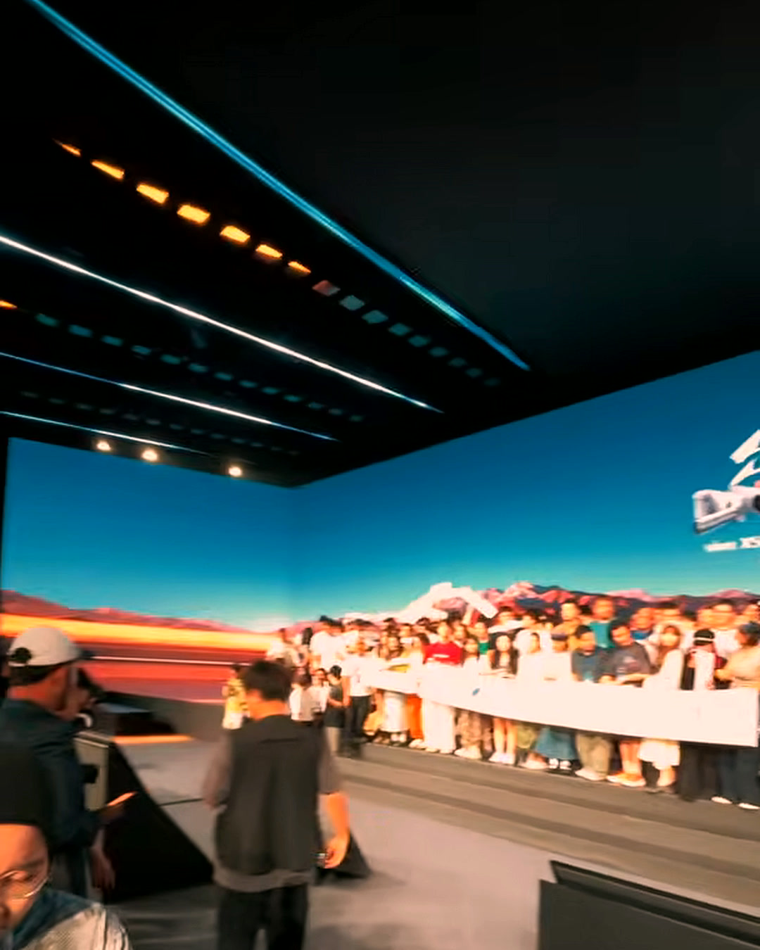 vivo's X500 series launch event on stage in Shanghai vivo's X500 series launch event on stage in Shanghai