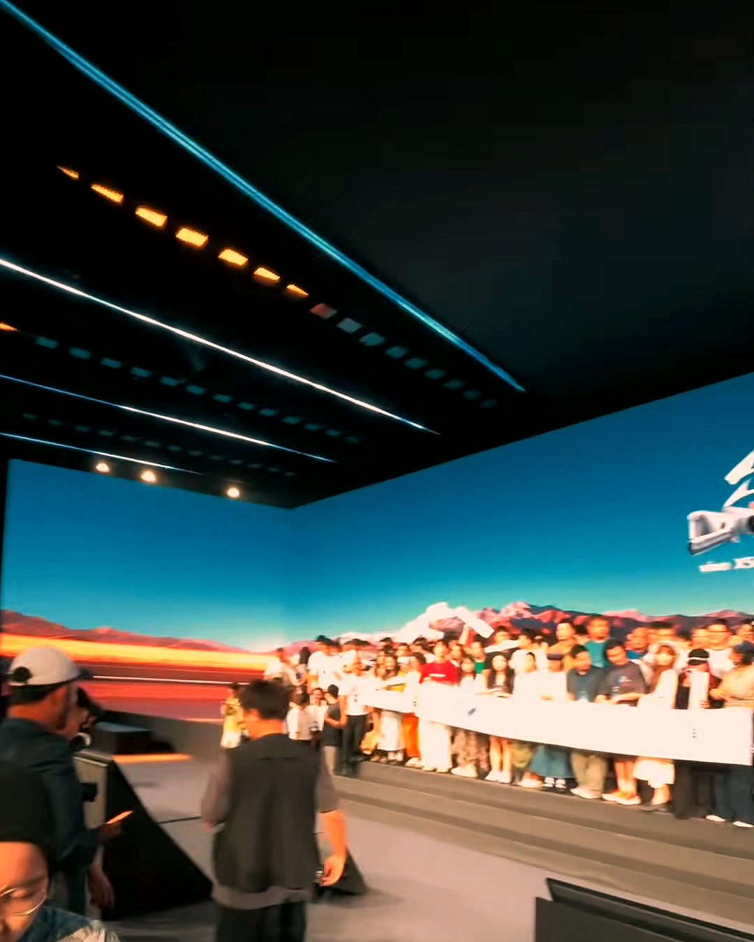 vivo's X500 series launch event on stage in Shanghai vivo's X500 series launch event on stage in Shanghai