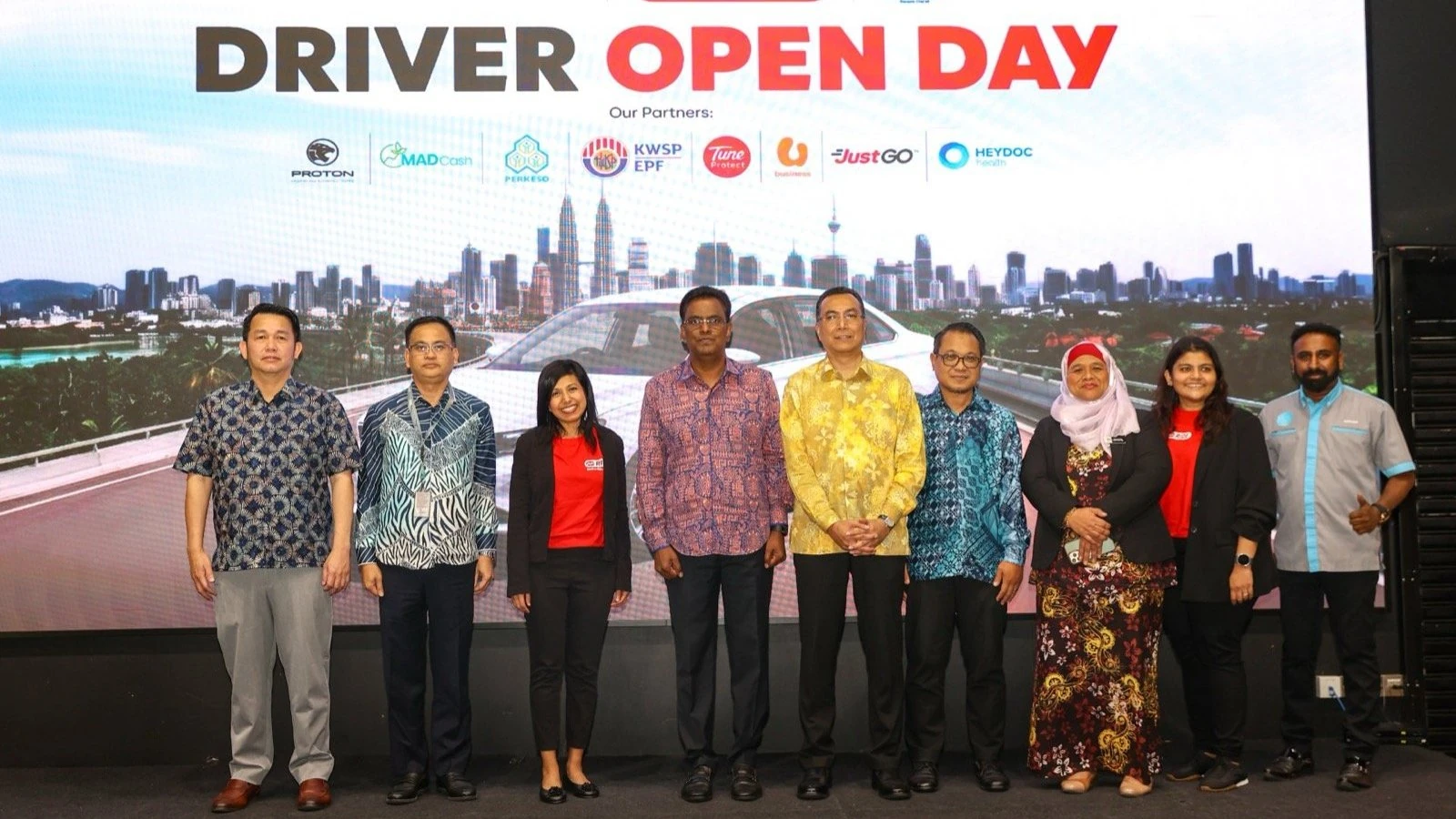 AirAsia Ride Drivers Can Earn Up to RM1,800 a Month as Transport Ministry Backs Welfare