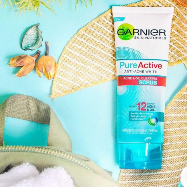 GARNIER Pure Active Anti-Acne White Scrub -3.jpg