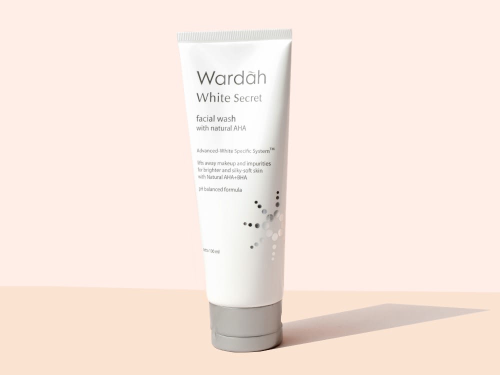 Wardah White Secret Facial Wash with AHA - 3.jpeg