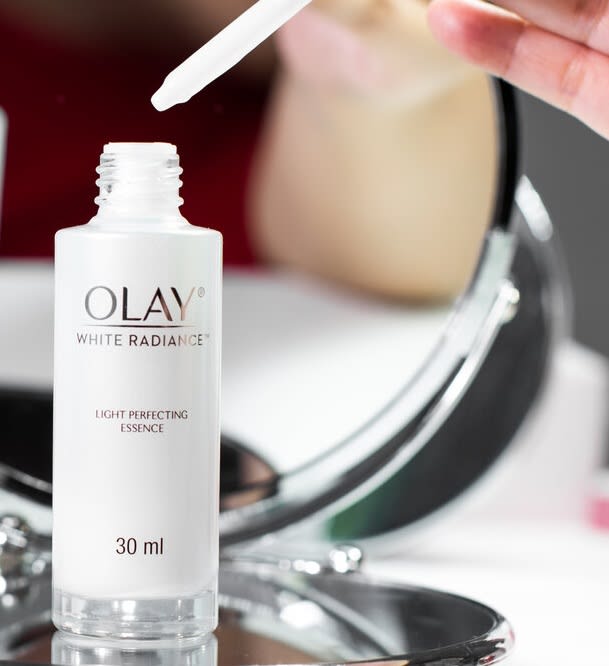 Olay White Radiance Light Perfecting Essence (30ml) -5.jpg