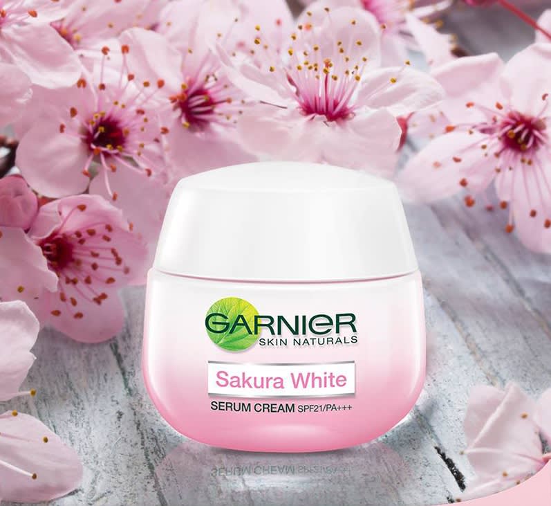 Garnier Sakura White Pinkish Radiance Moisturizing Cream SPF30 -2.jpg