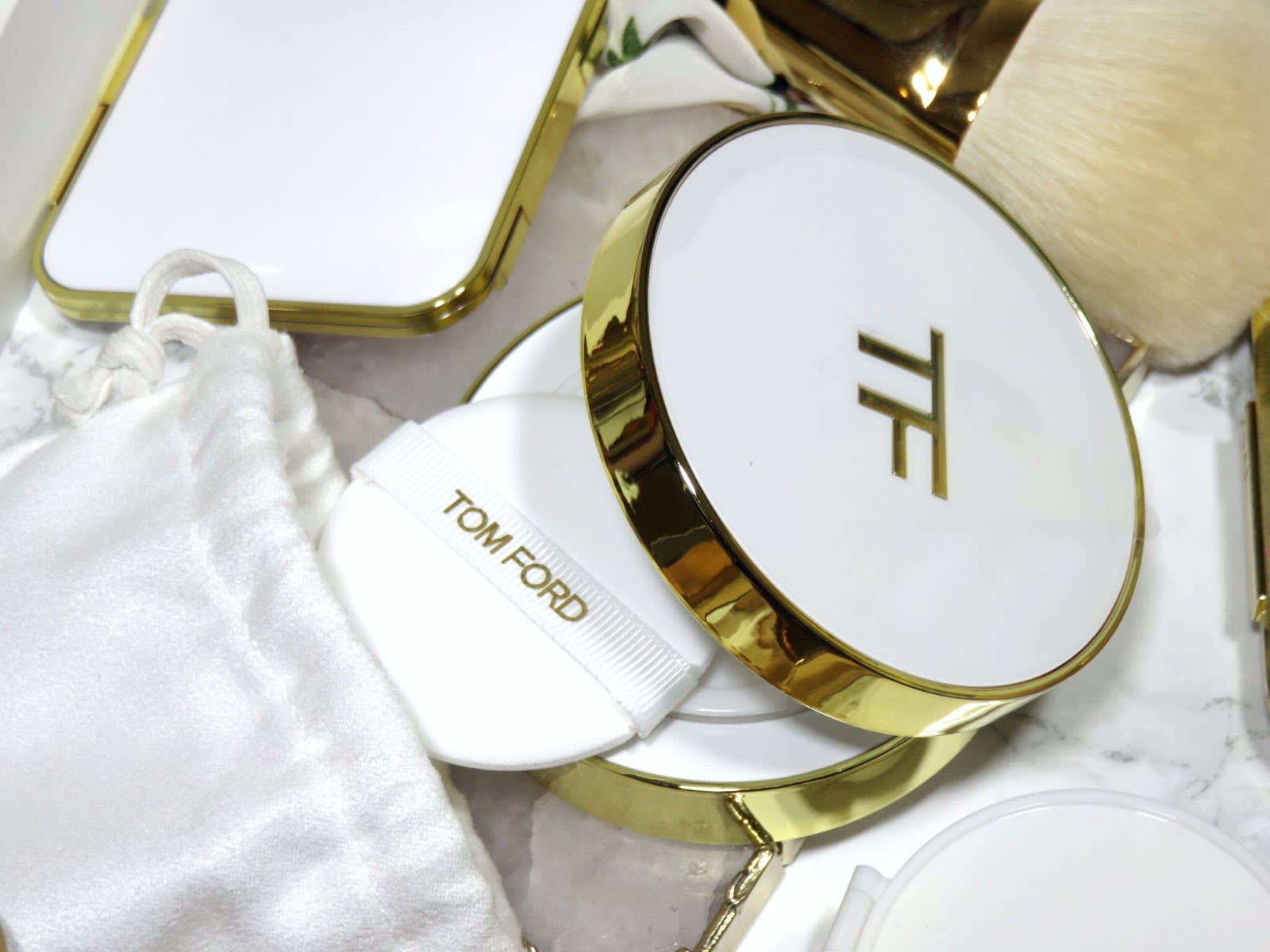Tom Ford Beauty Glow Tone Up Foundation Hydrating Cushion -3.jpg