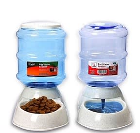 Drink dispenser for dogs
