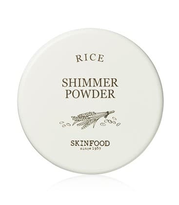 Skinfood Rice Shimmer Powder Dikemas dalam packaging yang simple dan handy