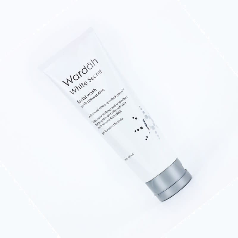 Wardah White Secret Facial Wash With Natural AHA 3.jpg