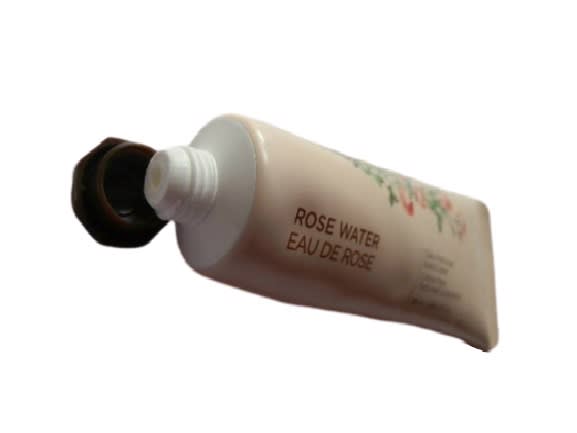 The Face Shop Daily Perfumed Hand Cream 01 Rose Water-3.jpg