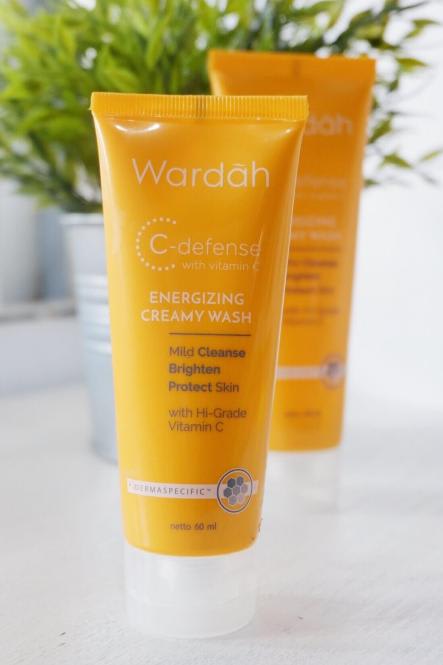 Wardah C-Defense Energizing Creamy Wash-5.jpg
