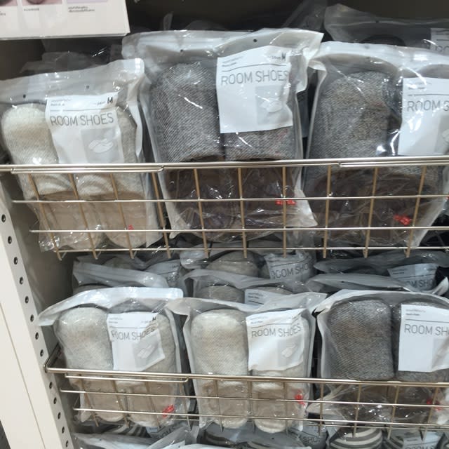 รองเท้าใส่ในบ้าน UNIQLO COL69 NAVY -3.jpg