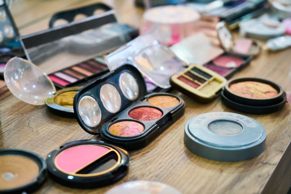 11 Rekomendasi Makeup Palette Praktis Terbaik 2024