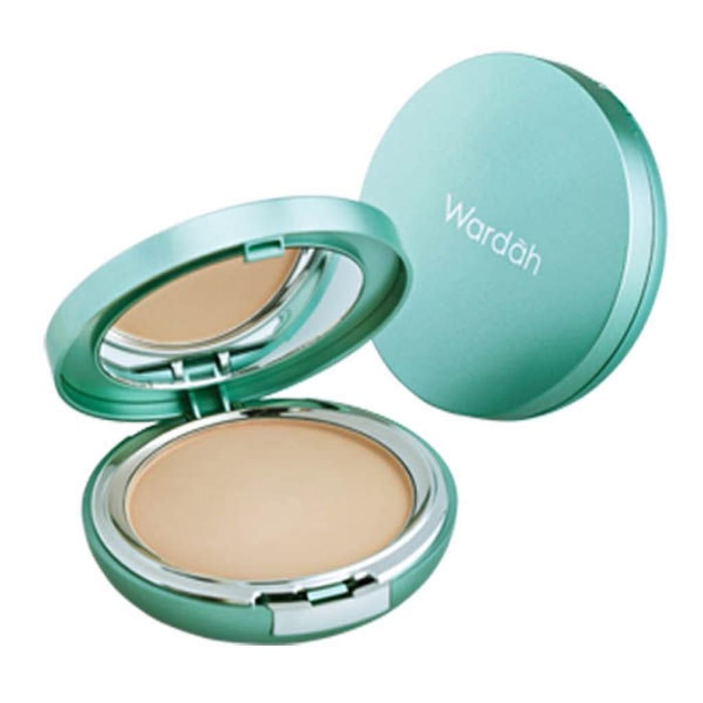 Review Wardah Two Way Cake Pilihan Putri Setiawati Effendi