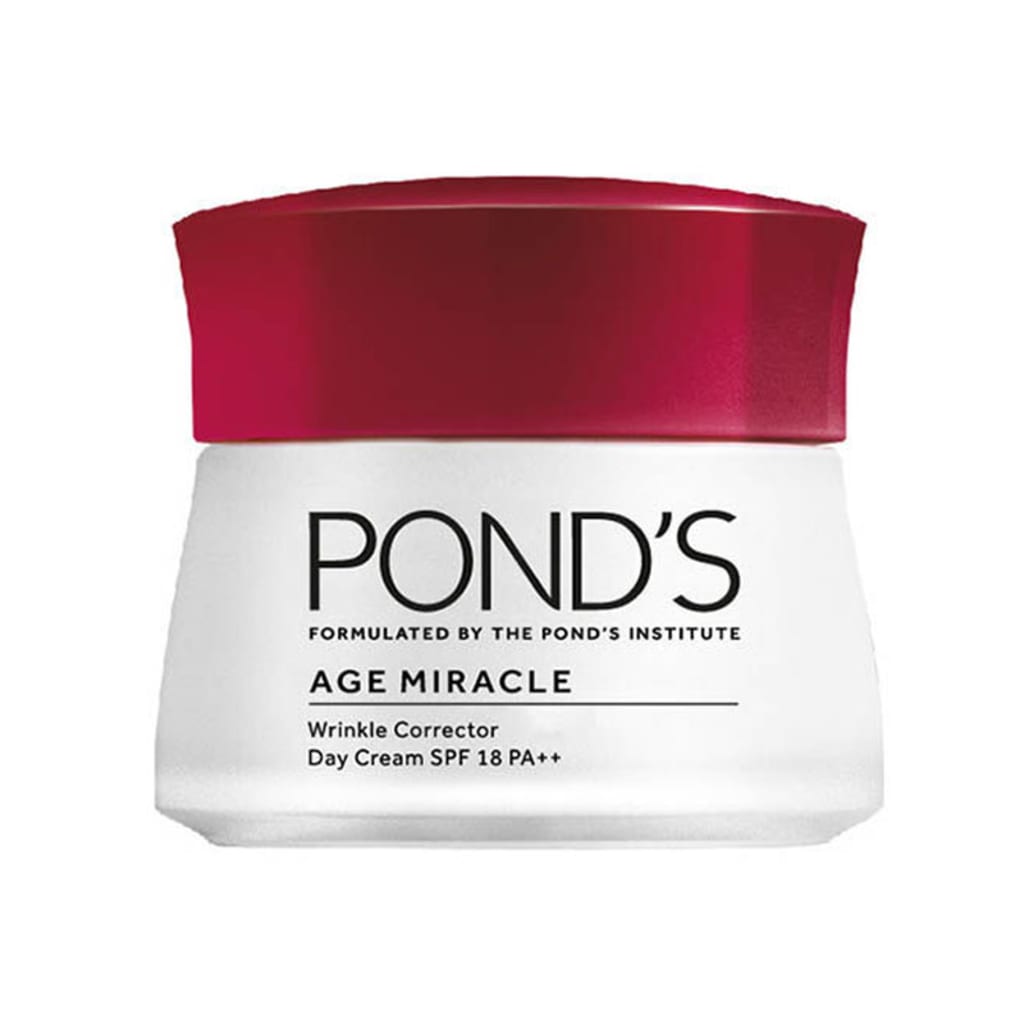 POND’S AGE MIRACLE Day Cream Wrinkle Corrector SPF 18 PA++