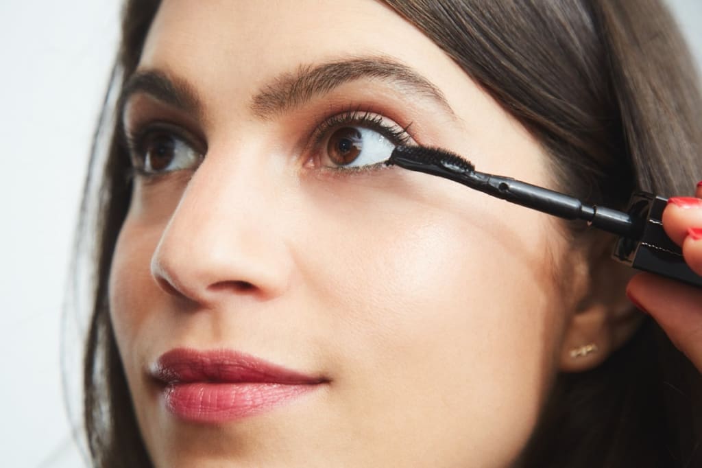 10 Mascara Maybelline yang Bagus & Terbaik 2024