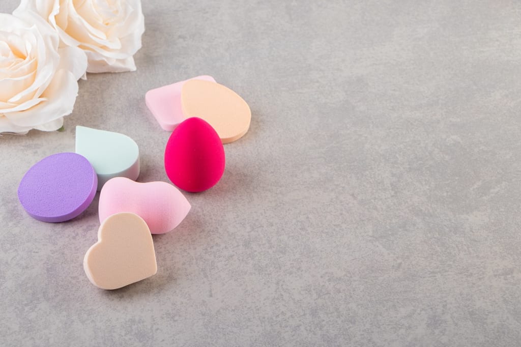 11 Rekomendasi Makeup Sponge Bagus & Terbaik 2024