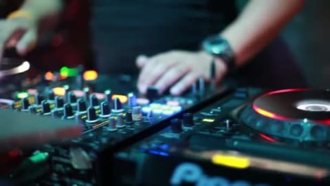 Untuk Pemula Sampai Profesional, Ini 10 Rekomendasi Alat DJ Terbaik Di ...