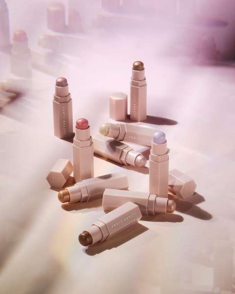 แนะนำ 15 ผลิตภัณฑ์ Fenty Beauty ตัวไหนดี? แบรนด์ดังตัวมัมน่าใช้ ปี 2025