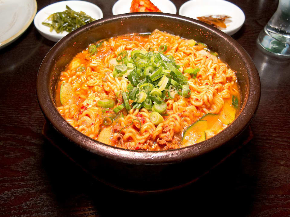 10 Rekomendasi Mie Ramen Instan Terenak di Indonesia 2021