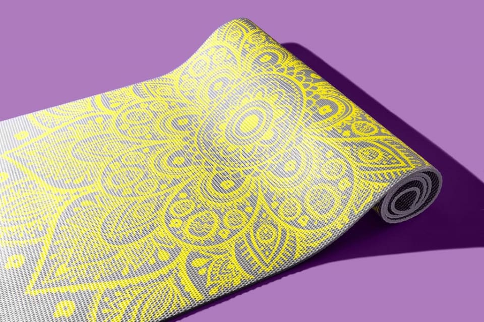 11 Merk Matras Yoga yang Bagus & Terbaik 2024