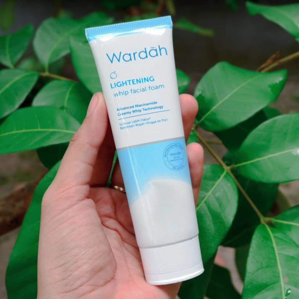Wardah Lightening Whip Facial Foam Harga & Review / Ulasan