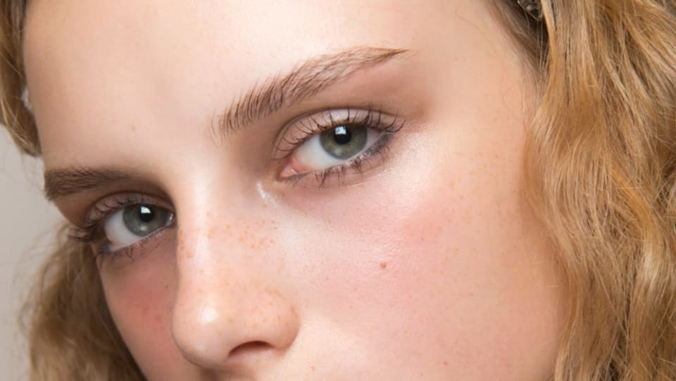 10 Mascara Maybelline yang Bagus & Terbaik 2024