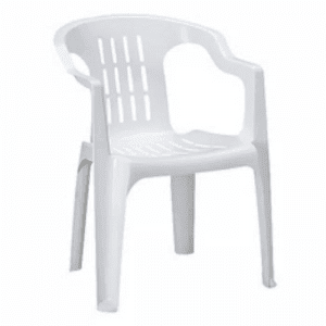 Rileks dengan kursi plastik sandaran