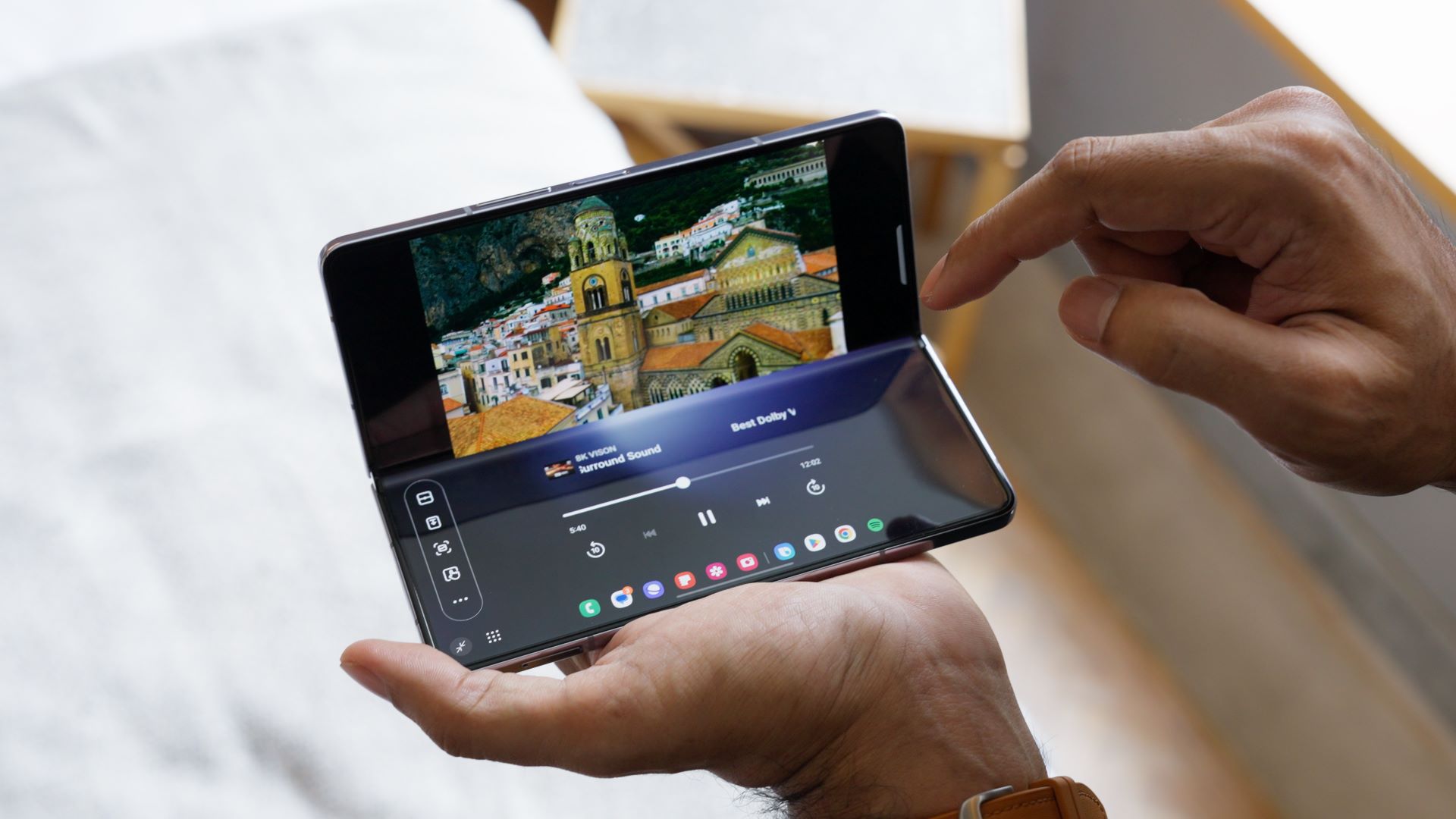 Here's how you can multitask with the Samsung Galaxy Z Fold5!