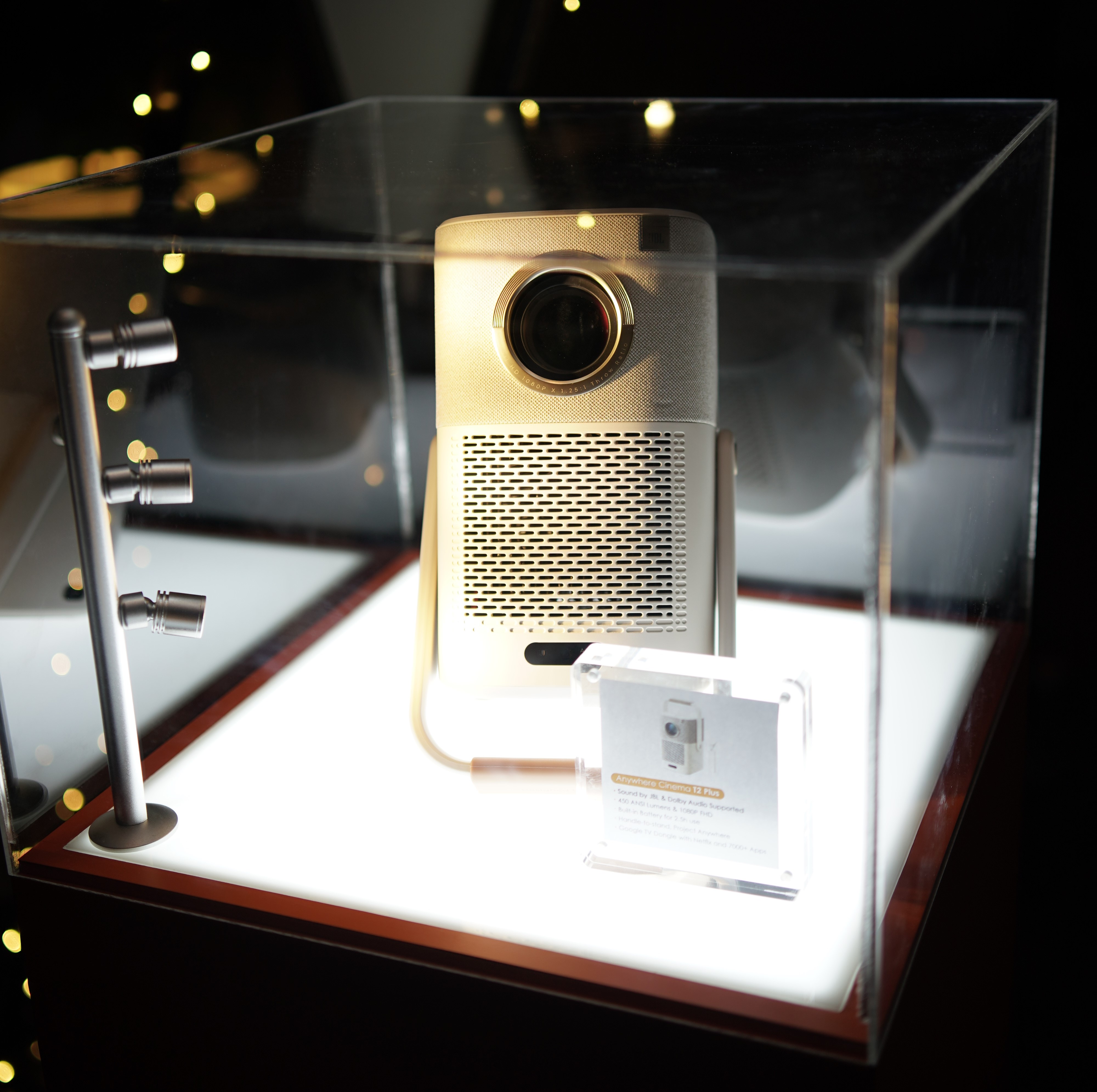 Yaber T2 Plus Proiettore Portatile 1080p Con Batteria, JBL E WiFi 6 – Cinema In Campeggio E Home Theater