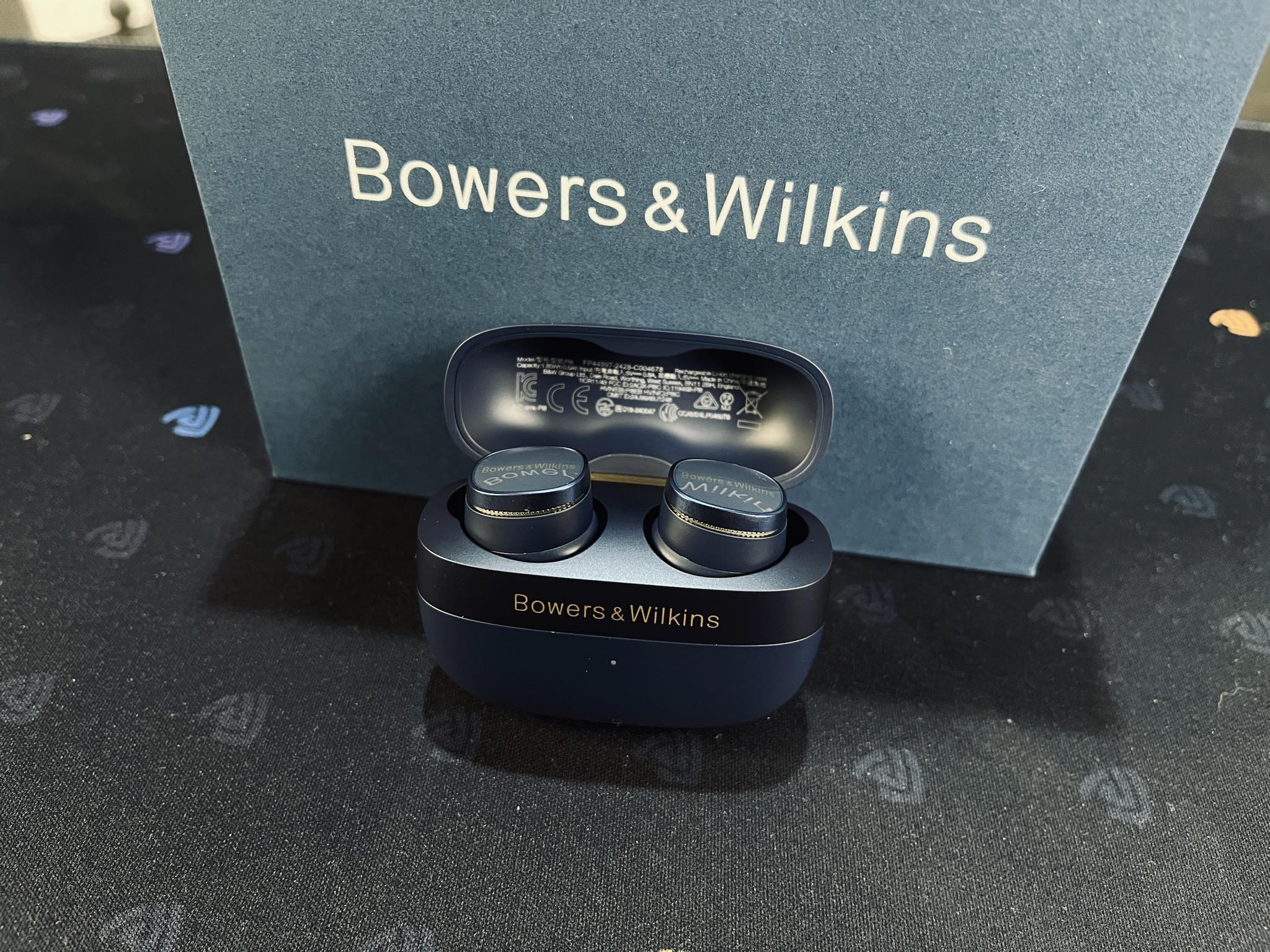 Bowers & Wilkins Pi8 Earbuds Review Malaysia