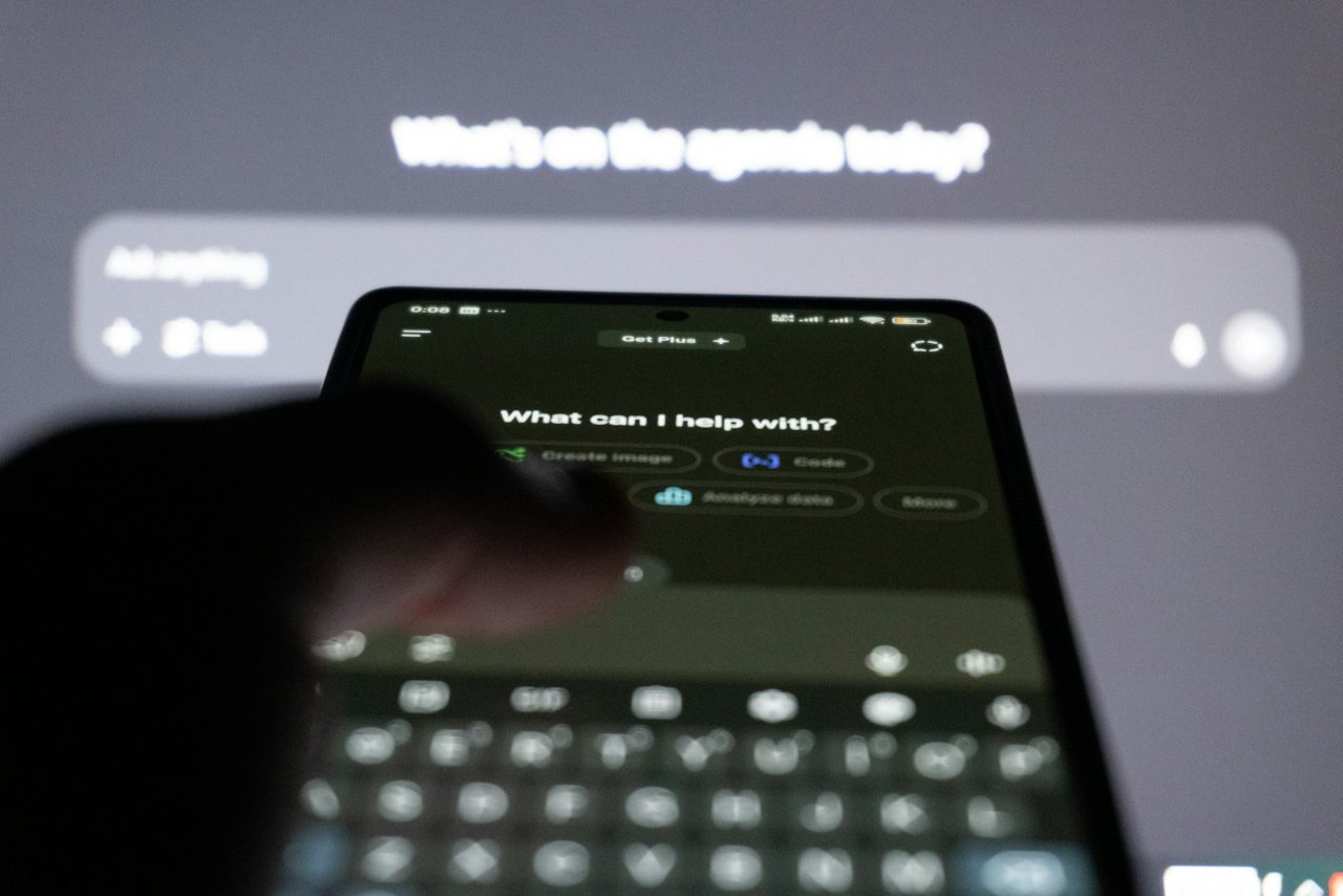 claude-ai-chatbot-phone.jpg