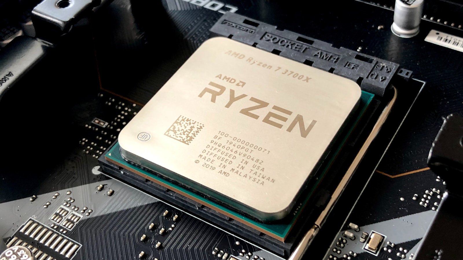 amd-ryzen-7-processor-real-photo.jpg