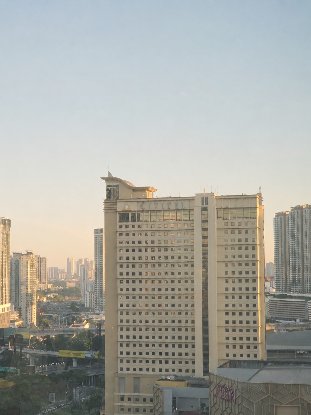 A daylight cityscape shot on the Galaxy Z Flip8
