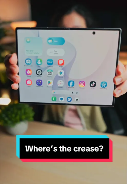 Something we immediately noticed with Samsung’s new foldable! Check out our full hands-on...