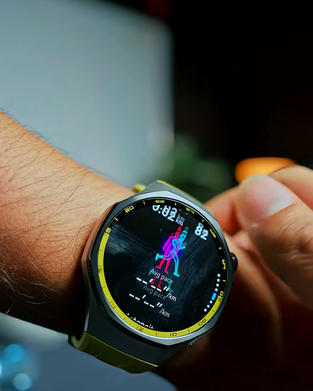 HUAWEI Watch GT 7 Pro running screen comparing pace against a ghost runner