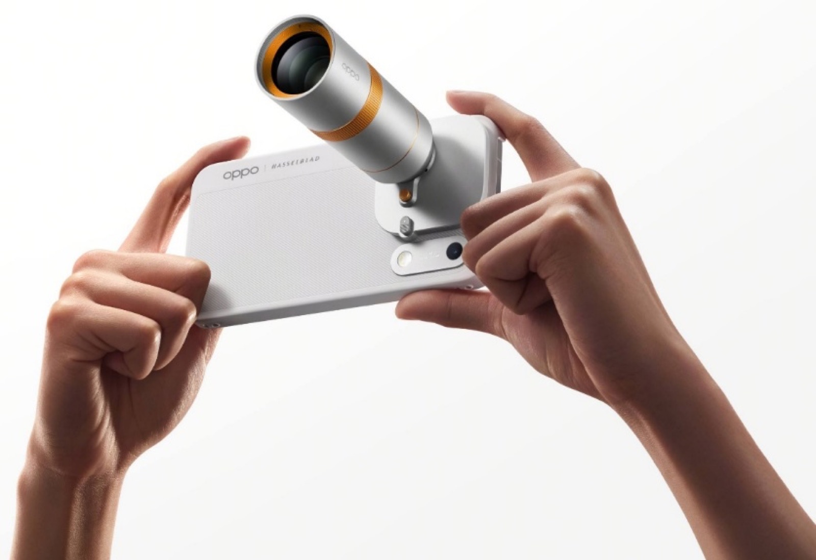 Hasselblad Teleconverter attached to the OPPO Find X10 Pro Max