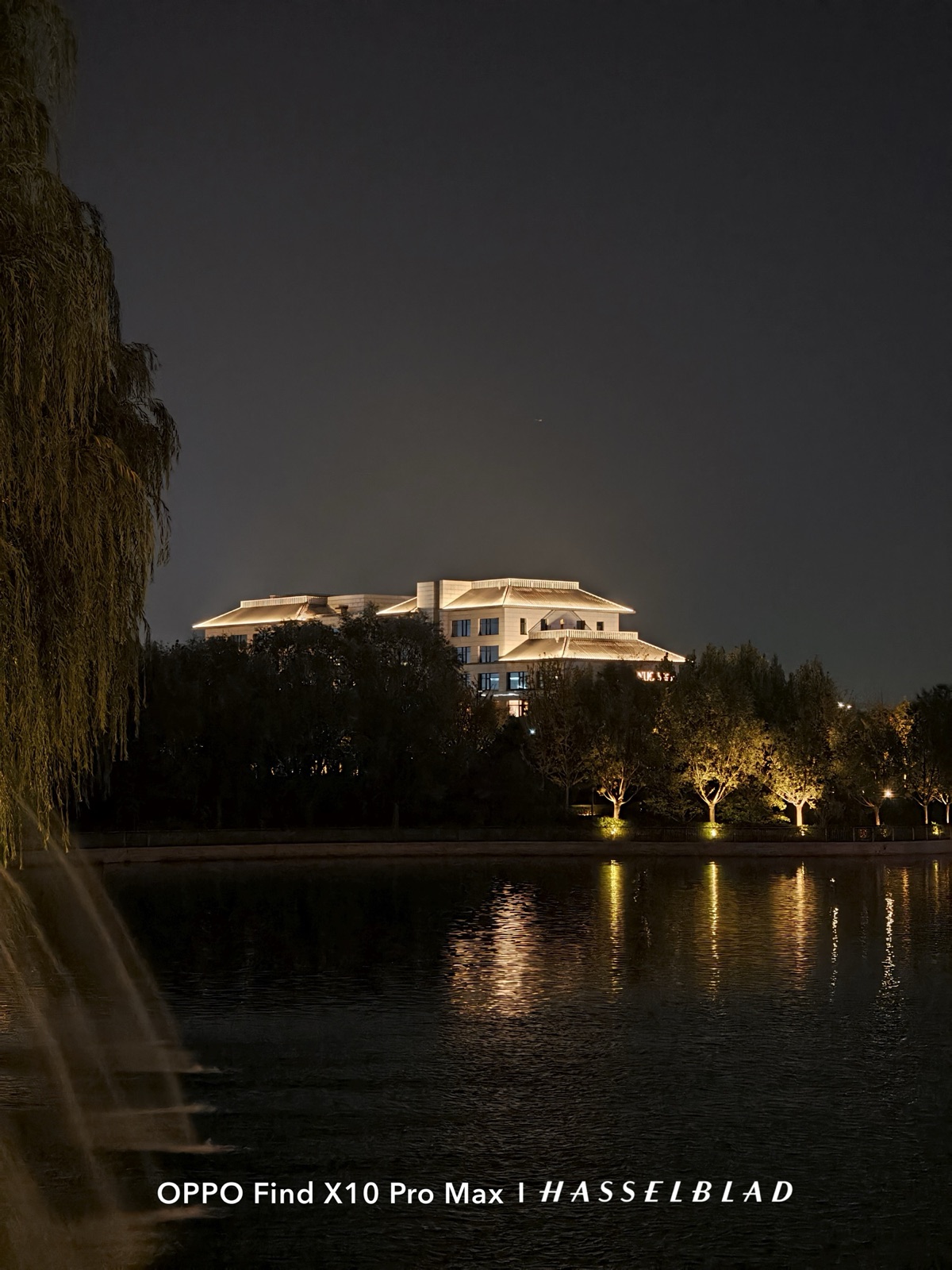 Lakeside building lit at night in Beijing, shot on the OPPO Find X10 Pro Max telephoto