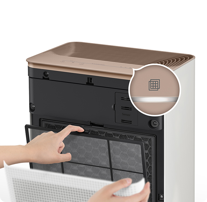 Changing the filter on a Samsung air purifier, with a filter-change alert. Image: Samsung