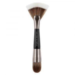 Best brush for contouring and highlighting