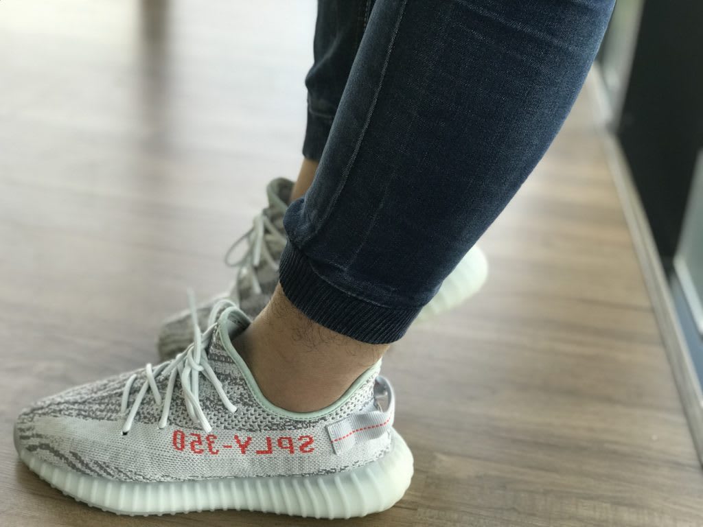 yeezys blue tint outfit