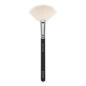 Best makeup brush for highlighting and blush