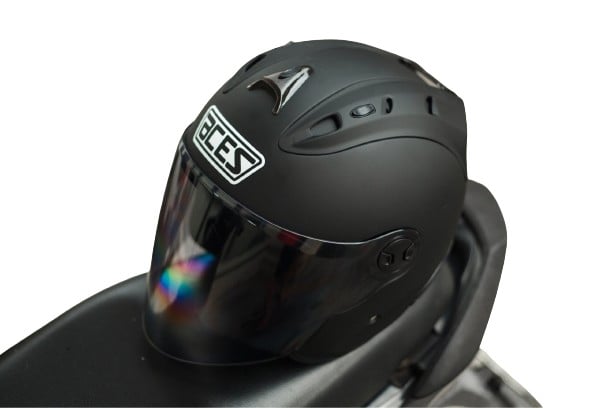 ACES Premium R2 Matte Black With Visor Smoke