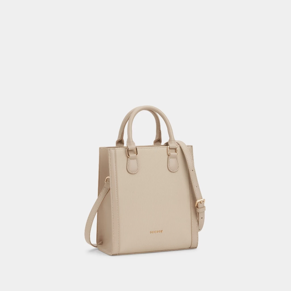 Tracey Liv Tote Bag