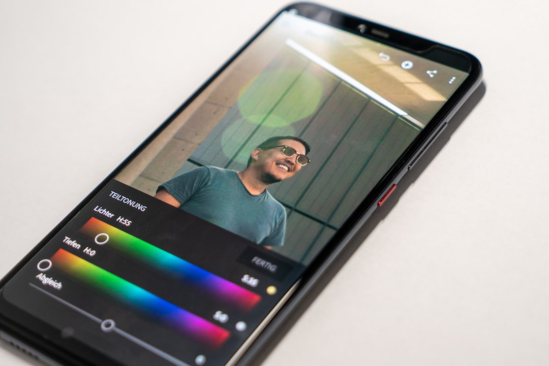 3 Aplikasi Edit Video Terbaik untuk Telefon di Malaysia 2026