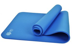 Yoga mat tebal yang kalis air dan sesuai untuk travel