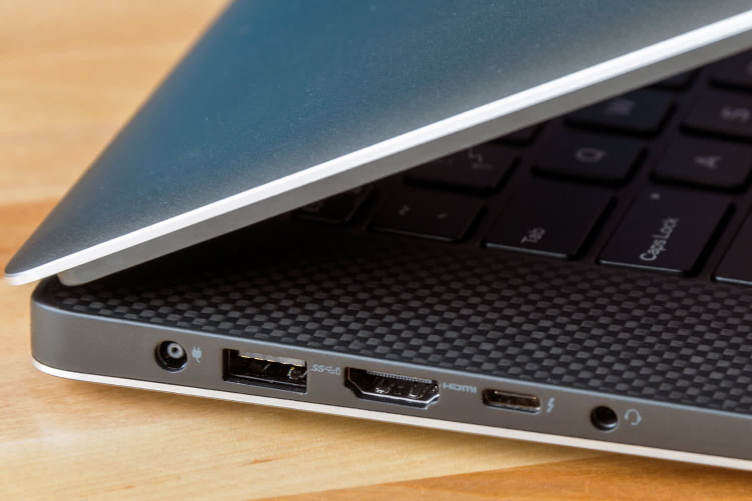 Usb c ноутбуки. Разъем Type c dell XPS. Thunderbolt разъем ноутбука. Ноутбук с Thunderbolt 3. Thunderbolt порт в ноутбуке.